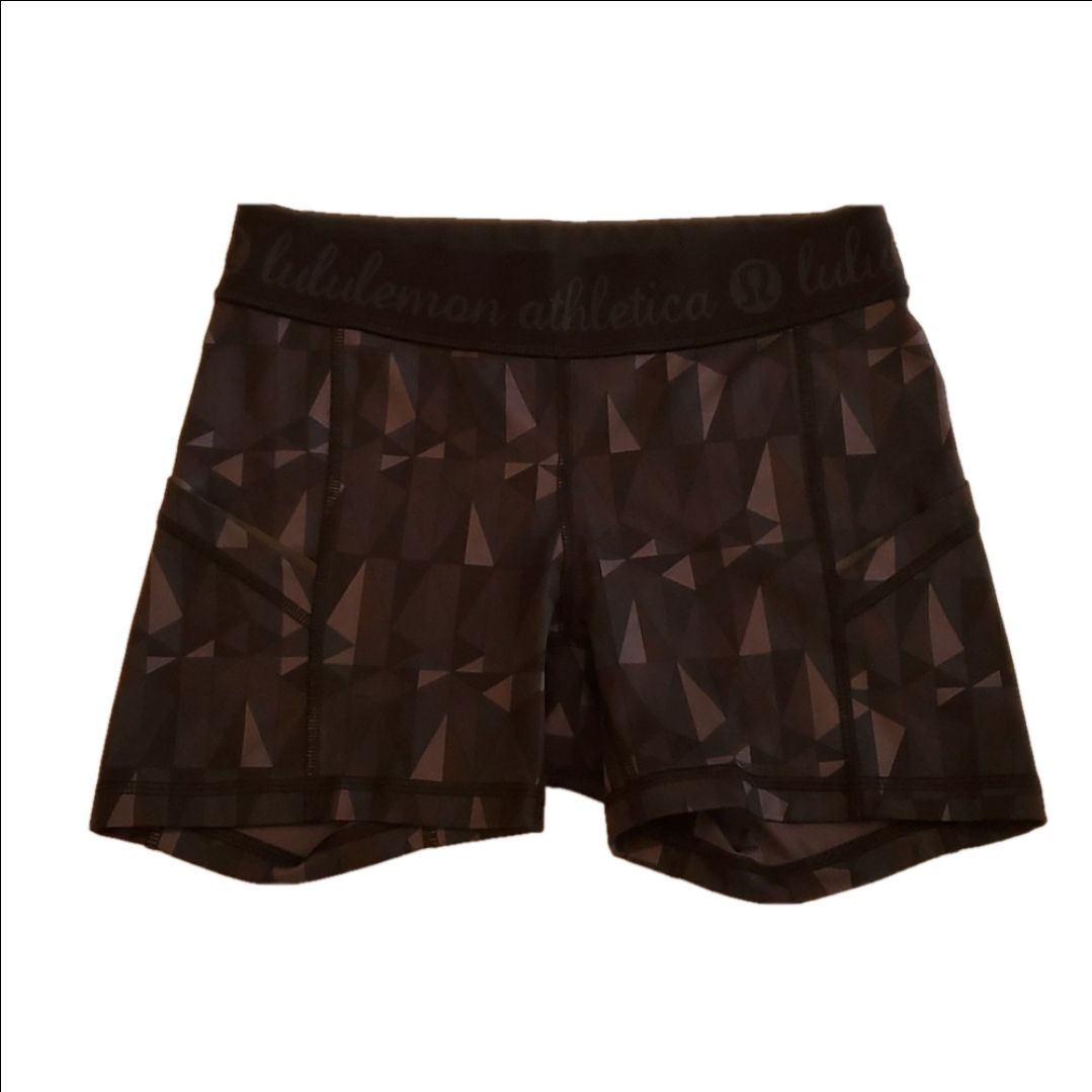 685 Lululemon Shorts Size 4 B892